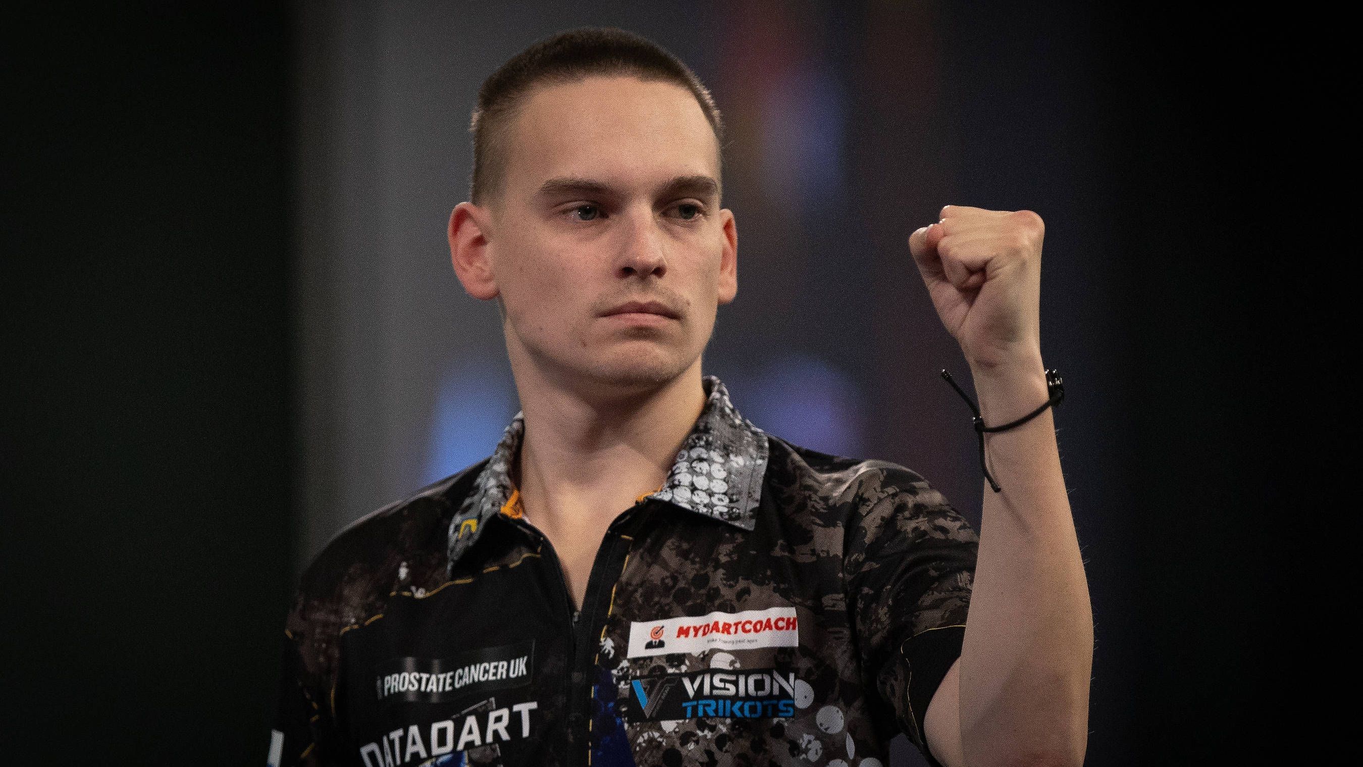 <strong>Darts-WM 2024: Die Chancen der Deutschen in Runde drei -Mammutaufgabe für Pietreczko</strong> <br>Es geht in die heiße Phase der <a href="https://www.ran.de/sports/darts/darts-wm/news/darts-wm-live-uebertragung-im-tv-und-kostenlosen-livestream-start-und-spielplan-462339">Darts-WM</a>, am 27. Dezember begann die 3. Runde des Turniers. Nach dem Aus von Martin Schindler und Gabriel Clemens sind nur noch Florian Hempel und Ricardo Pietreczko im Ally Pally am Start. <strong><em>ran</em></strong> blickt auf Chancen und Gegner der Deutschen.