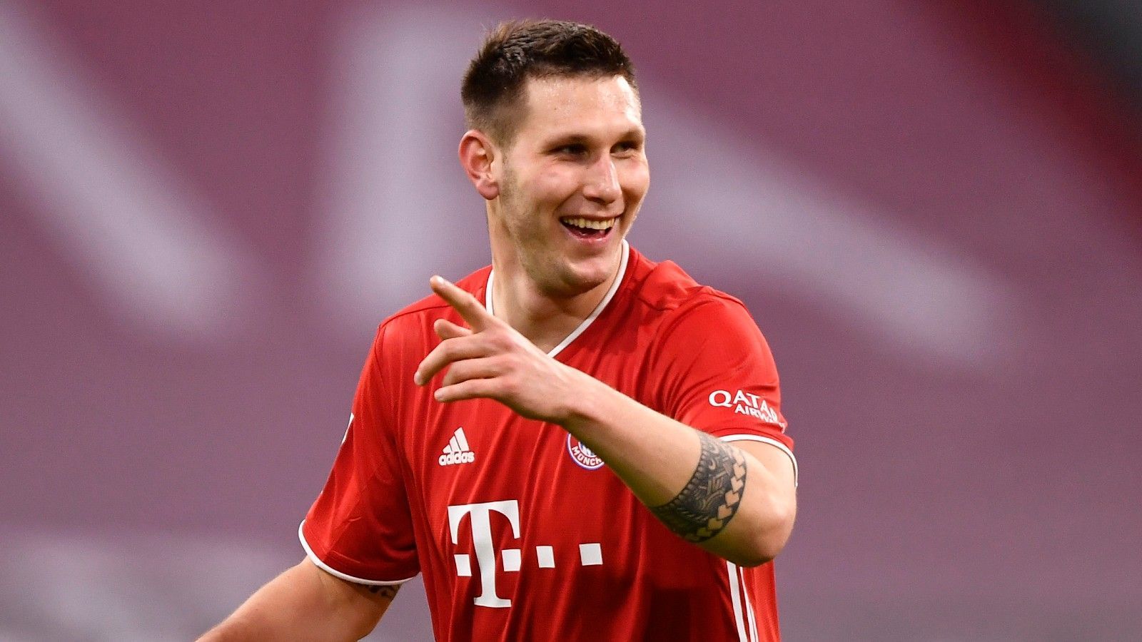 
                <strong>Niklas Süle</strong><br>
                Kommt zur Halbzeit für Benjamin Pavard und steht deutlich stabiler als Boateng. Trifft nach einer Ecke vor Kimmich zum 3:2. ran.de-Note: 2
              