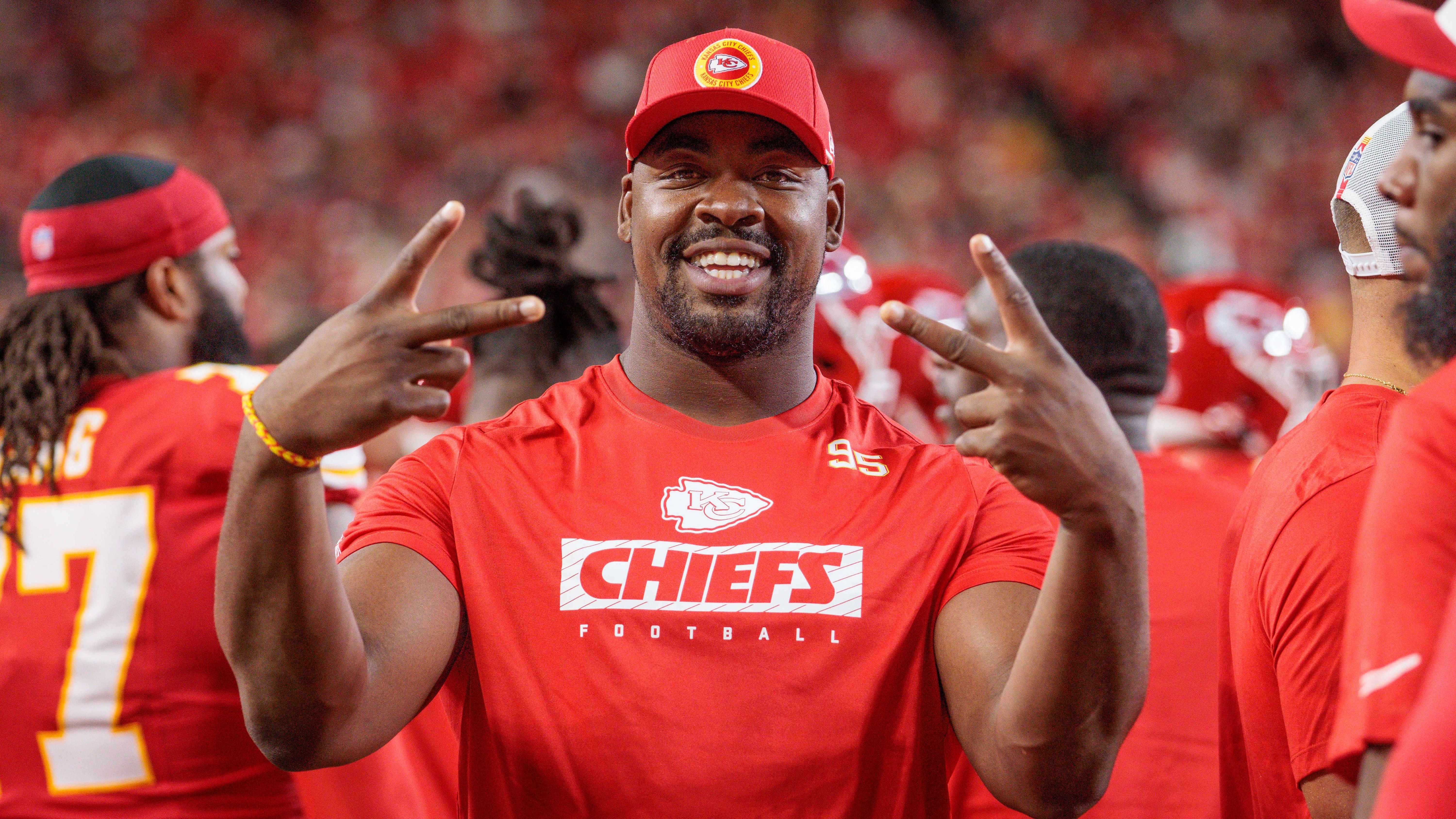 <strong>Defensive Tackle<br></strong>1. Platz: Chris Jones (Chiefs, Foto) - 31,8 Millionen US-Dollar über fünf Jahre<br>2. Platz: Christian Wilkins (Raiders) - 27,5 Millionen US-Dollar über vier Jahre<br>3. Platz: Nnamdi Madubuike (Ravens) - 24,5 Millionen US-Dollar über vier Jahre<br>4. Platz: Alim McNeill (Lions) - 24,25 Millionen US-Dollar über vier Jahre<br>5. Platz (geteilt): Derrick Brown (Panthers) - 24 Millionen US-Dollar über vier Jahre<br>5. Platz (geteilt): Quinnen Williams (Jets) - 24 Millionen US-Dollar über vier Jahre