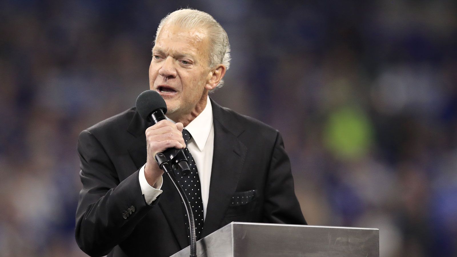 
                <strong>Platz 12: Jim Irsay (Indianapolis Colts)</strong><br>
                Vermögen: 3 Milliarden US-DollarPosition unter den reichsten US-Amerikanern: 278Klub gekauft: 1972 für 15 Millionen US-Dollar (1997 von verstorbenem Vater Robert Irsay übernommen)
              