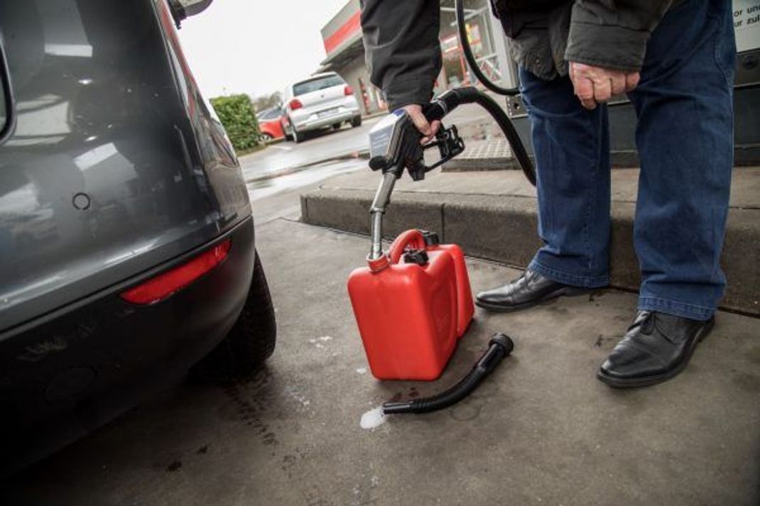 Der ADAC rät Autofahrern ab, Benzin oder Diesel in Massen zu horten