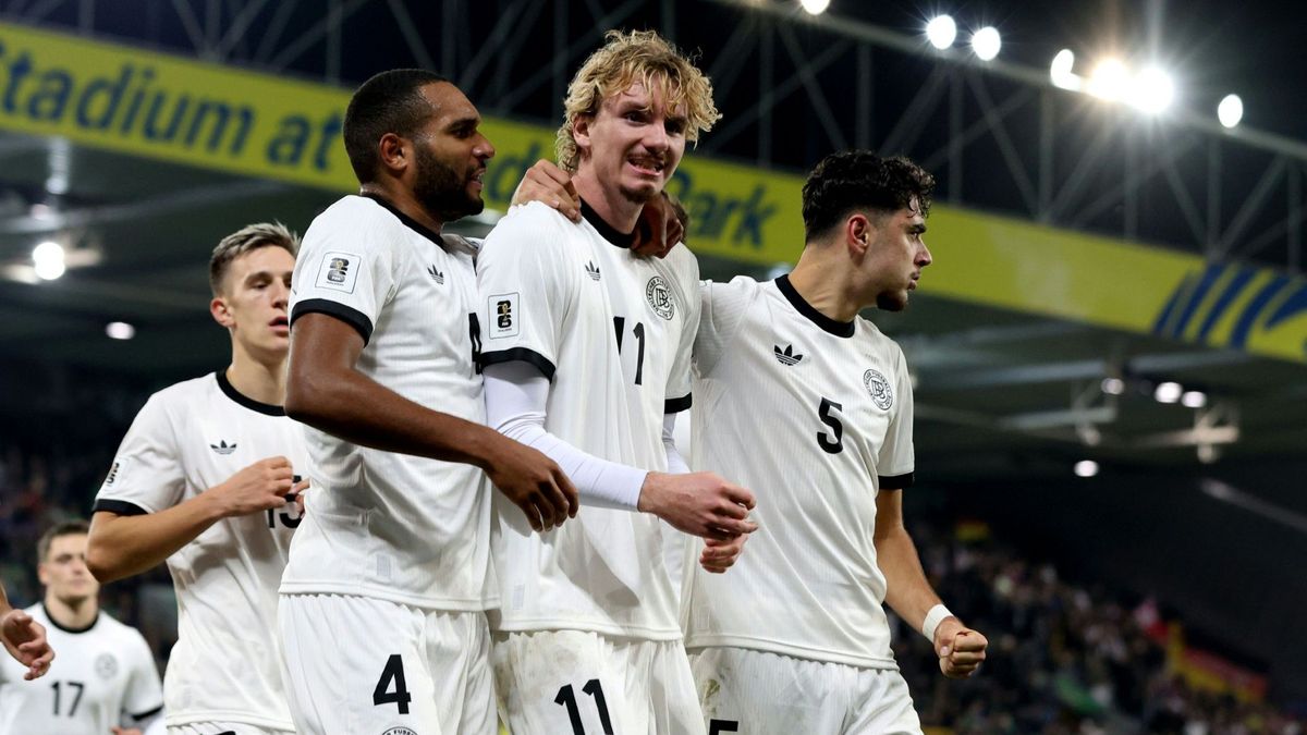 Nick Woltemade (M.) traf erstmals für die DFB-Elf