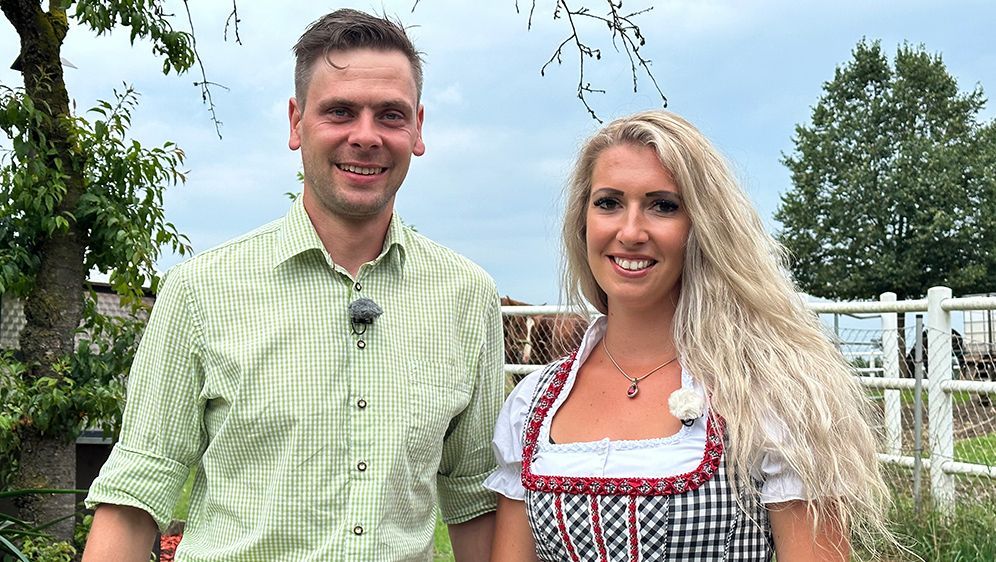 Alexander reist aus Tirol an. Mit Sarah möchte er eine schöne Hofwoche verbringen.