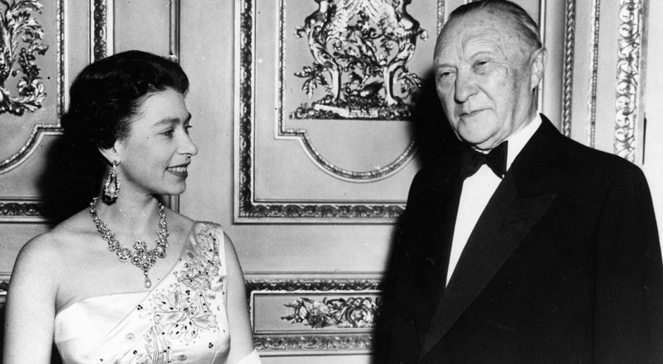 
                <strong>Konrad Adenauer ist Bundeskanzler</strong><br>
                Der Bundeskanzler der Bundesrepublik Deutschland heißt 1958 noch Konrad Adenauer. Zwischen 1949 und 1963 war er der erste Kanzler der Bundesrepublik. Die bezaubernde Dame neben Adenauer auf diesem Bild ist übrigens Queen Elizabeth II.
              