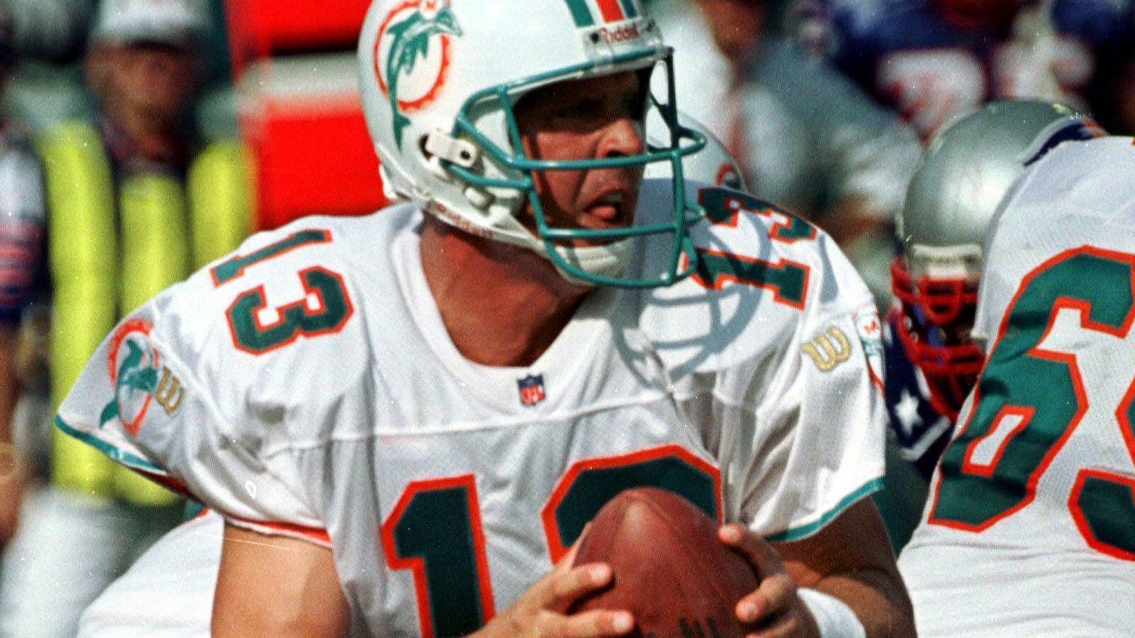 
                <strong>Platz 8: Dan Marino</strong><br>
                61.361 YardsAktiv: 1983 bis 1999 für die Miami Dolphins
              