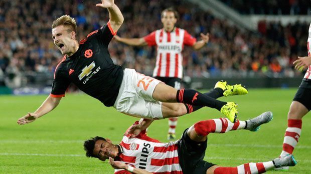 
                <strong>Luke Shaw</strong><br>
                Die schwere Verletzung von Manchester Uniteds Luke Shaw überschattet den ersten Spieltag der Gruppenphase. Da rückt selbst die überraschende 1:2-Pleite Uniteds bei der PSV Eindhoven in den Hintergrund.
              