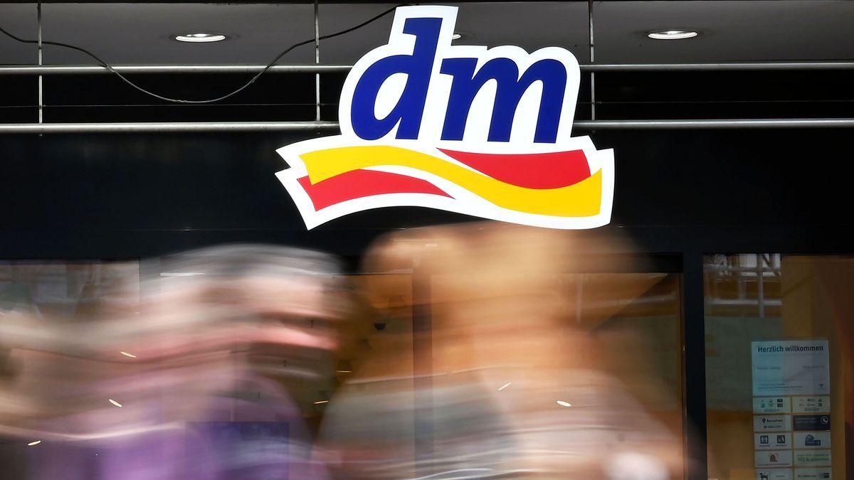 Die Drogeriekette dm will in Zukunft rezeptfreie Medikamente verkaufen.