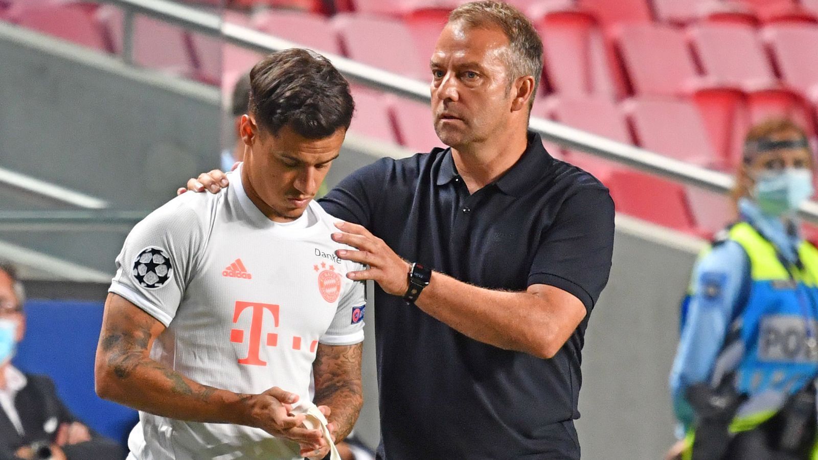 
                <strong>PRO: Bayern fehlt ein erprobter Backup für Müller</strong><br>
                In der Rückrunde 2020 hatte Flick mit Philippe Coutinho einen erfahrenen Backup zur Verfügung. Allerdings hatten sich die Münchner von dem Transfer mehr als einen Ergänzungsspieler erhofft, daher wurde der Leihspieler zum FC Barcelona zurückgeschickt. Dennoch kam der Brasilianer in seiner Zeit in München 38 Mal zum Einsatz und lieferte 20 Scorerpunkte. Götze könnte die Coutinho-Lücke füllen. Dass er große Spiele sogar als Einwechselspieler entscheiden kann, hat er immerhin im WM-Finale 2014 bewiesen.
              