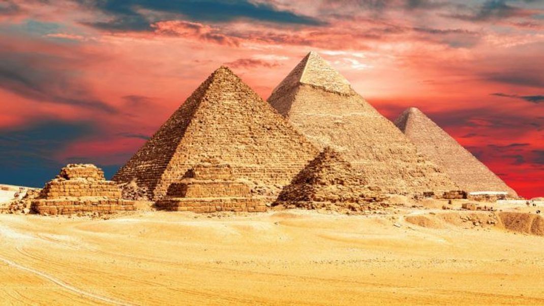Die Pyramiden von Gizeh in Ägypten sind das letzte antike Weltwunder, das noch heute bestaunt werden kann.
