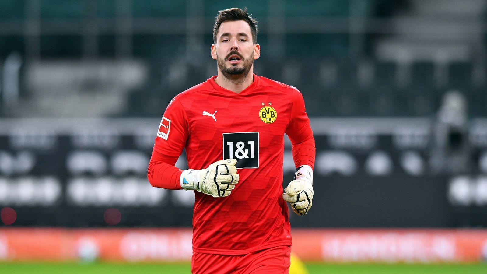 
                <strong>Roman Bürki - Paraden</strong><br>
                66,7 Prozent aller Schüsse direkt auf sein Tor konnte Bürki in dieser Spielzeit bislang abwehren. Gerade einmal in jeder vierten Partie blieb er in dieser Saison ohne Gegentor. 9,8 Prozent aller Flanken im Strafraum kann der Schweizer direkt abwehren und liegt damit hinter Hitz.
              