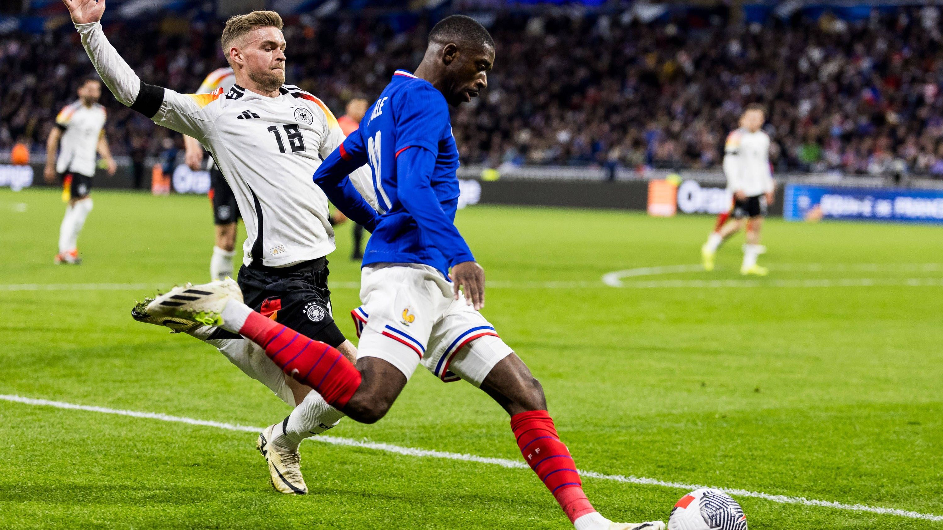 <strong>Ousmane Dembele</strong><br>Macht mit Mittelstädt zeitweise, was er will. Vor allem in der ersten Halbzeit und zu Beginn des zweiten Durchgangs ist er kaum zu stoppen und sorgt immer wieder für Gefahr. Allerdings fehlt es ihm deutlich an Präzision und so bleiben seine Offensivaktionen meist ohne Punch. Taucht im Verlauf des zweiten Durchgangs dann ab. <em><strong>ran</strong></em>-Note: 4