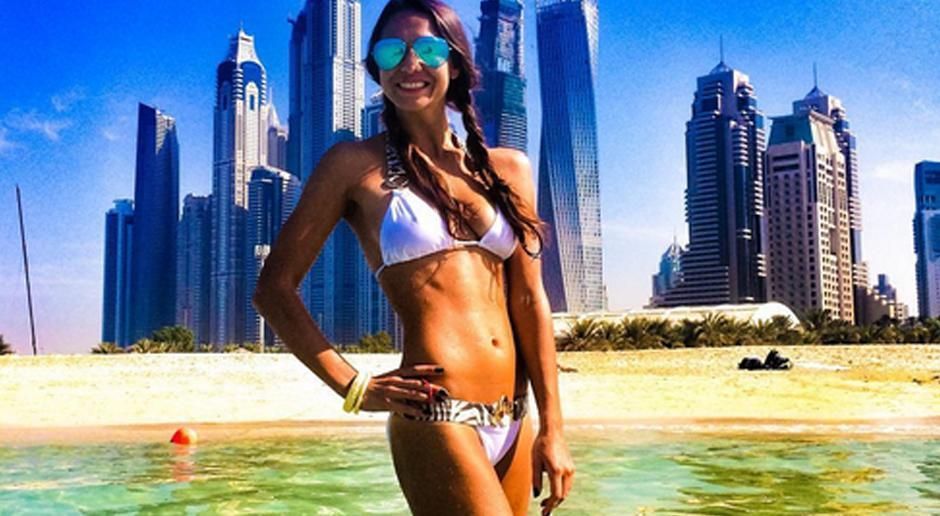 
                <strong>Vitalia Diatschenko</strong><br>
                Gestatten, Vitalia Diatchenko. Die Russin musste bei den US Open 2016 zwar in der ersten Runde gegen die Schweizerin Timea Bacsinszky die Segel streichen, doch davon lässt sich die 26-Jährige nicht die Laune verderben.
              