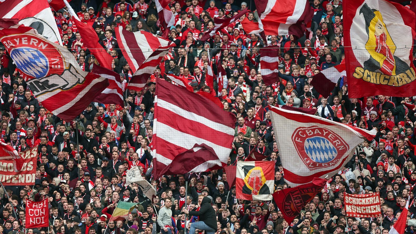 
                <strong>Platz 4 - FC Bayern München</strong><br>
                &#x2022; Durchschnittliche Anzahl an Auswärtsfans: 5.832<br>&#x2022; Höchste Anzahl an Auswärtsfahrern: 15.000 (bei Hertha BSC)<br>&#x2022; Niedrigste Anzahl an Auswärtsfahrern: 2.600 (bei Union Berlin)<br>
              