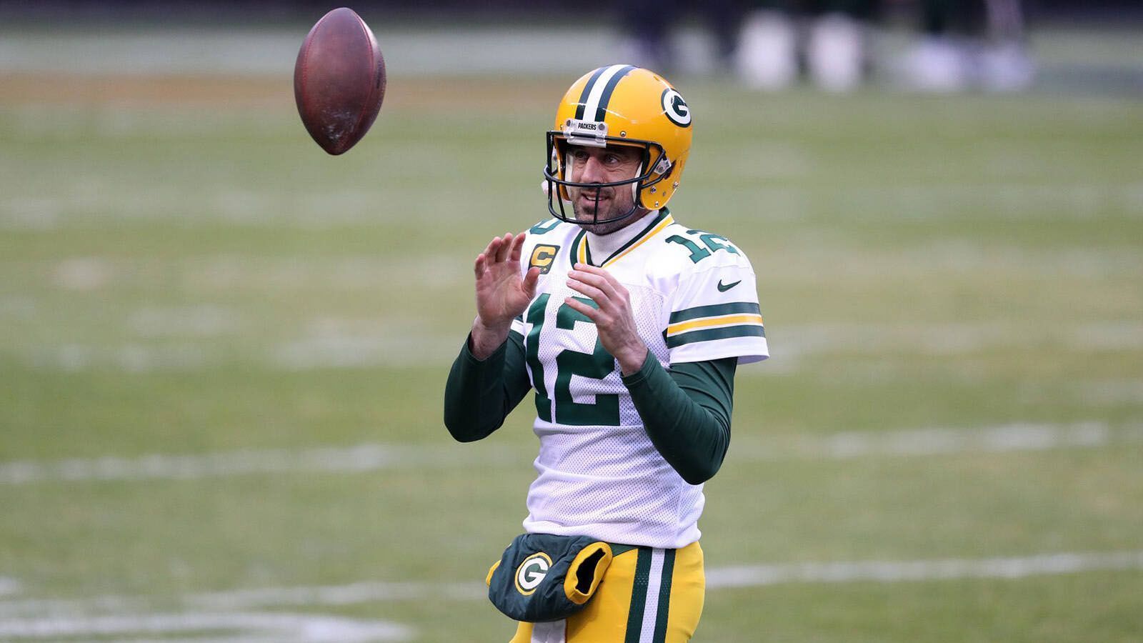 
                <strong>Platz 2: Aaron Rodgers (Green Bay Packers)</strong><br>
                Der MVP der Vorsaison sorgt aktuell vor allem mit einer offenen Zukunft für Aufsehen, hat aber auch sportlich viele Trümpfe in seiner Hand. "Wenn ich ein Spiel gewinnen muss, würde ich mich für ihn entscheiden", lobt ein AFC-Funktionär die Qualitäten von Rodgers. Kein anderer Starter-Quarterback hat in den vergangenen beiden Saisons so viele Spiele gewonnen wie Rodgers (26).  
              