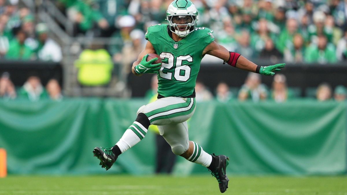 PHILADELPHIA, PA - DECEMBER 29: Philadelphia Eagles running back Saquon Barkley (26) breaks 2000 yards during the game between the Philadelphia Eagles and the Dallas Cowboys on December 29, 2024 at...