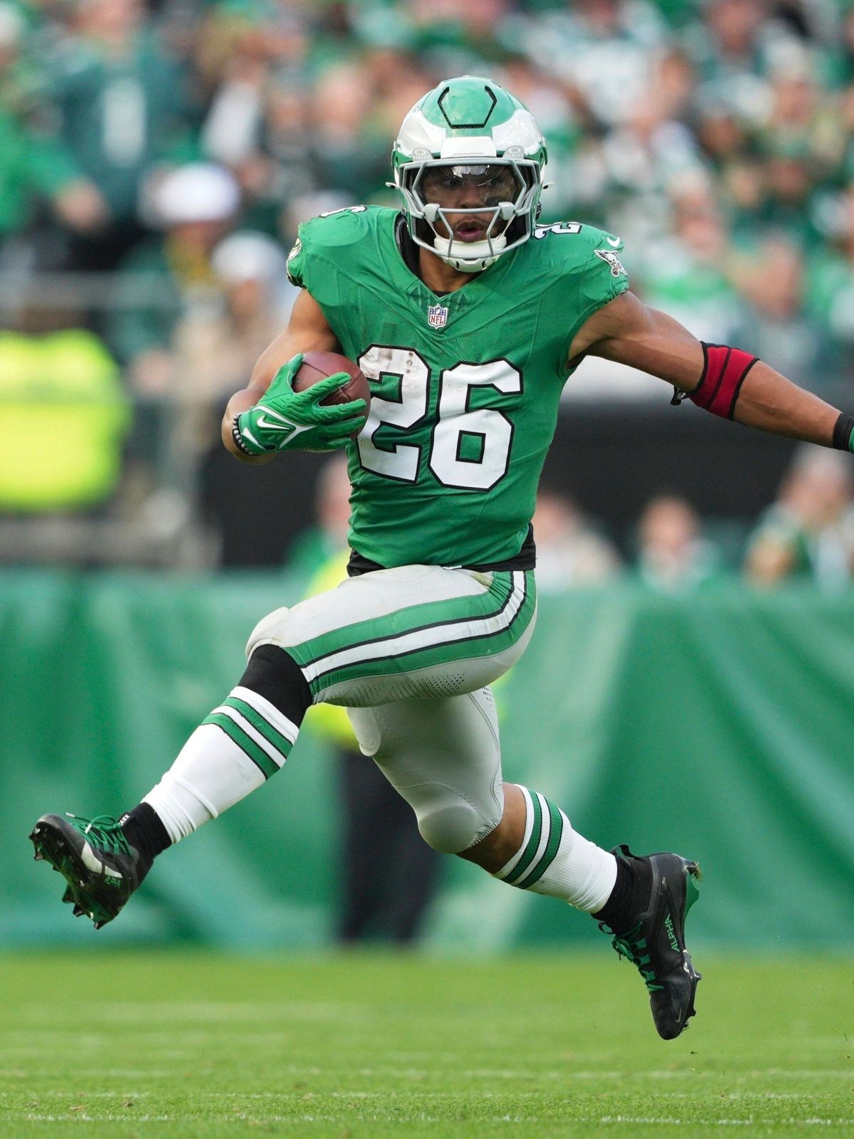 PHILADELPHIA, PA - DECEMBER 29: Philadelphia Eagles running back Saquon Barkley (26) breaks 2000 yards during the game between the Philadelphia Eagles and the Dallas Cowboys on December 29, 2024 at...