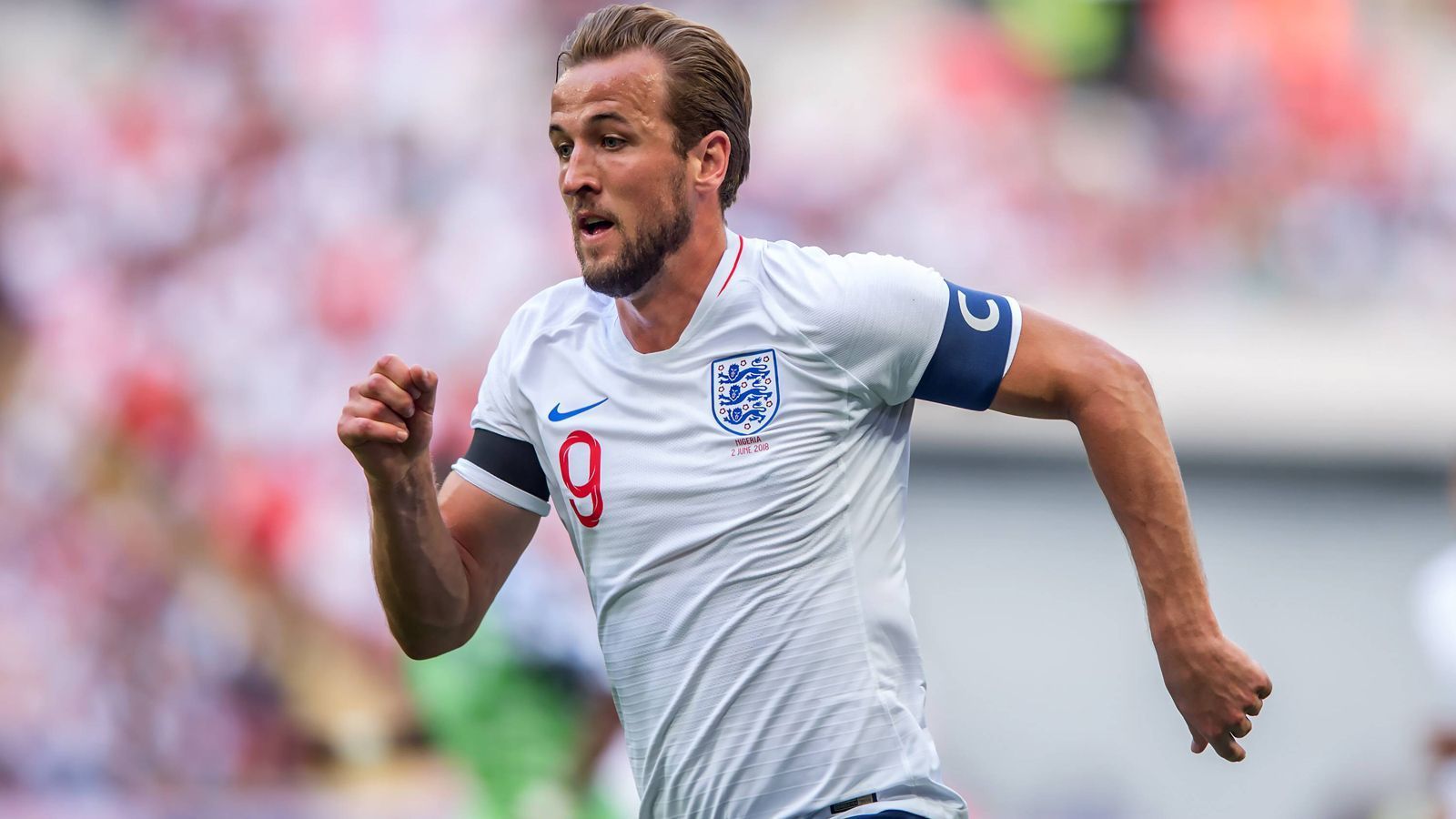 
                <strong>Harry Kane (England)</strong><br>
                Harry Kane (England) - Gewicht*: 98 Kilogramm.*Bei Kanes Gewichtsangabe lag der FIFA natürlich eine Fehlinformation vor. Der englische Kapitän wiegt - wie man auch unschwer erkennen kann - mit "nur" 85,5 Kilogramm deutlich weniger, ist somit topfit hat damit bestes Kampfgewicht für die WM.
              