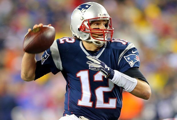 
                <strong>New England Patriots: Tom Brady</strong><br>
                Der Super-Bowl-MVP der vergangenen Saison gilt als sicherer Kandidat für die Hall-of-Fame. Kein anderer Quarterback prägte die Geschichte der New England Patriots wie Tom Brady. Mit vier Super-Bowl-Siegen ist er zudem einer der drei erfolgreichsten Quarterbacks aller Zeiten.
              