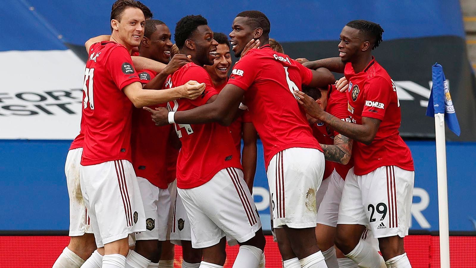 
                <strong>Platz 1: Manchester United</strong><br>
                Nach dem Restart in der Premier League waren die Red Devils nicht mehr wiederzuerkennen und blieben in der Liga ungeschlagen. Das Mittelfeld-Duo Bruno Fernandes/Paul Pogba sucht in der Europa League seinesgleichen. Coach Ole-Gunnar Solskjaer kündigte zudem bereits an, dass sein Team heiß auf die Europa League ist - nicht immer selbstverständlich bei den England-Klubs. So steht fest: Der Weg zum Titel führt nur über Manchester United.
              