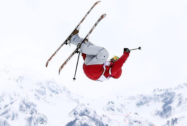 
                <strong>Quer in der Luft</strong><br>
                Eines sollte man beim Slopestyle keineswegs haben: Höhenangst. Kim Lamarre springt spektakulär über einen Kicker und sichert sich auf diese Weise die Bronzemedaille.
              