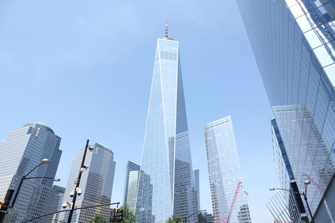 One World Trade Center: Das Gebäude in New York soll ebenfalls rund 500.00 Tonnen wiegen. Es misst über 541 Meter und wurde an der Stelle der Twin Towers nach dem Terroranschlag vom 11. November 2001 erbaut.