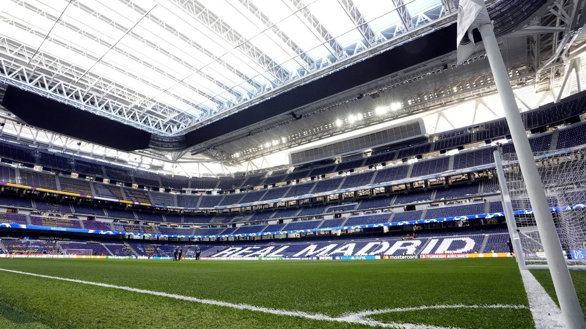 Real Madrid v Manchester City - UEFA Champions League - Quarter Final - First Leg - Santiago Bernabeu A general view of the Santiago Bernabeu Stadium, Madrid, with the roof closed, ahead of the UEF...