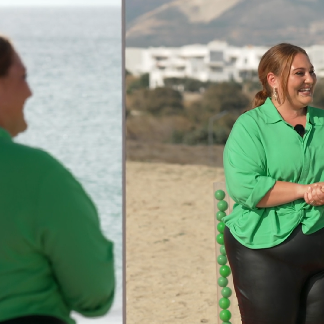 Fabienne sieht ihr Umstyling-Ergebnis in Folge 8 von "The Biggest Loser" 2024.