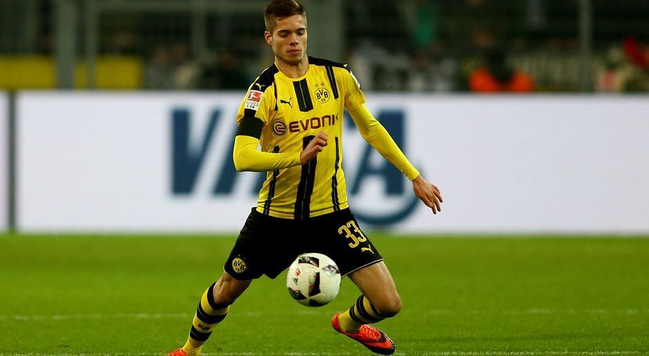 
                <strong>Julian Weigl</strong><br>
                Zu Beginn des Spiels mit viel Platz ausgestattet. Ließ anschließend allerdings stark nach, bekam mit seinen Nebenleuten Castro und Kagawa keine Struktur ins Spiel, dazu mit vielen kleinen Fehlern. ran-Note: 4
              