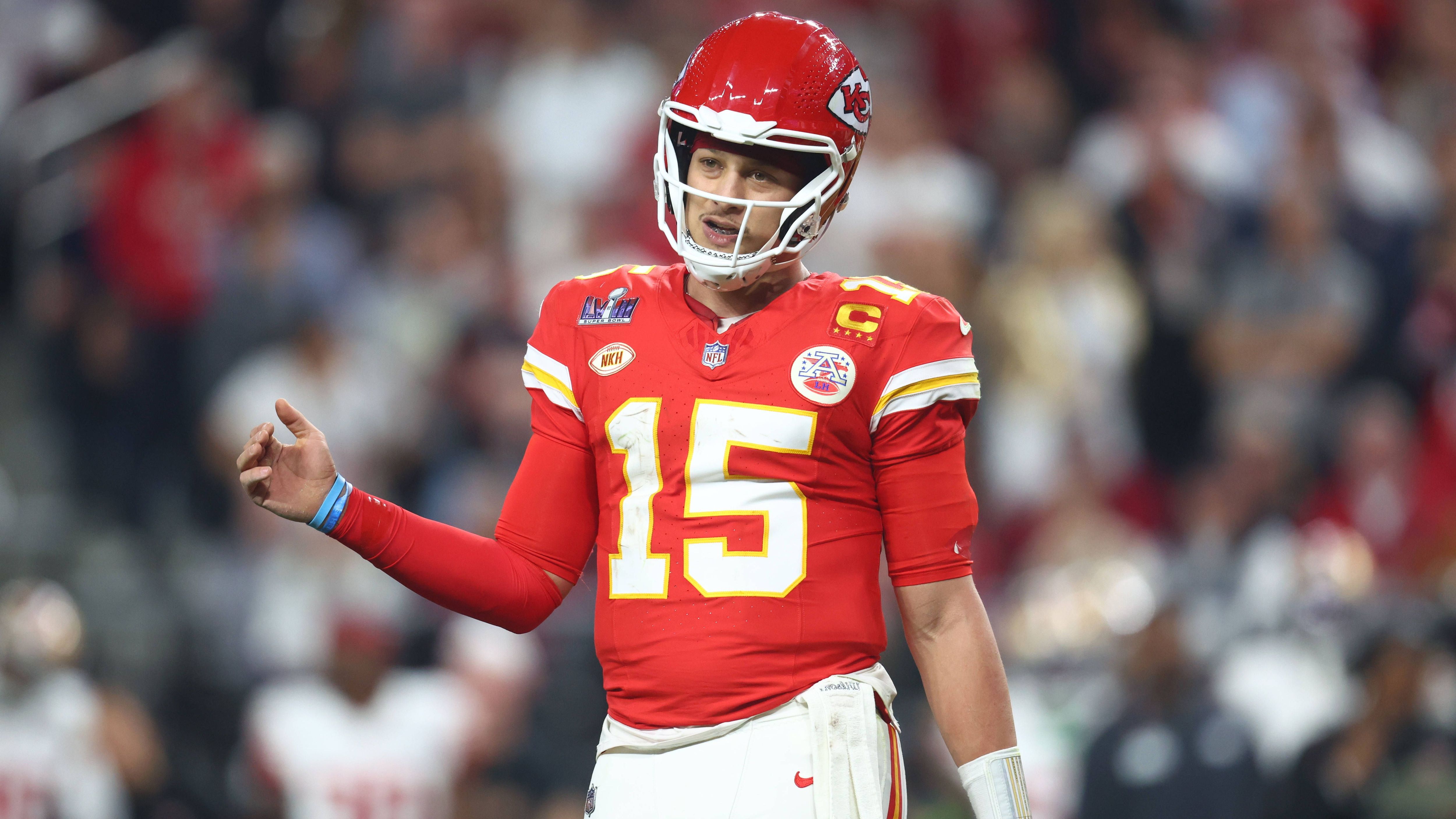 <strong>Kansas City Chiefs: Zu wenig für Mahomes</strong><br>Ja, die Chiefs haben Patrick Mahomes etwas Unterstützung besorgt, Marquise Brown in der Free Agency und Xavier Worthy im Draft geholt. Doch für den erneuten Anlauf auf eine erfolgreiche Titelverteidigung könnte das hinten raus zu wenig sein. Auch weil bei Travis Kelce irgendwann der unvermeidbare Leistungsabfall kommen wird.