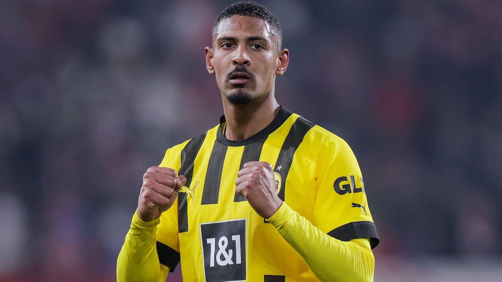 
                <strong>Gewinner: Sebastien Haller</strong><br>
                Sebastien Hallers Comeback klingt bislang wie ein Märchen: Nach Krebsdiagnose und anschließender Chemotherapie und zwei Operationen fehlte der Ex-Frankfurter den Schwarz-Gelben das komplette zweite Halbjahr 2022. Nach der Schockdiagnose kämpfte sich Haller zurück auf den Platz – und wurde belohnt! Nach gewonnenem Kampf gegen den Krebs flog er mit dem BVB ins Wintertrainingslager und feierte sein Pflichtspiel-Comeback im Profifußball pünktlich zum Restart. Für BVB-Geschäftsführer Hans-Joachim Watzke war die Rückkehr Hallers "ein Wunder". Seitdem kam der 28-Jährige in allen Spielen der Bundesliga zum Einsatz und vergoldete seine Geschichte mit einem Treffer gegen den SC Freiburg am 19. Spieltag.
              