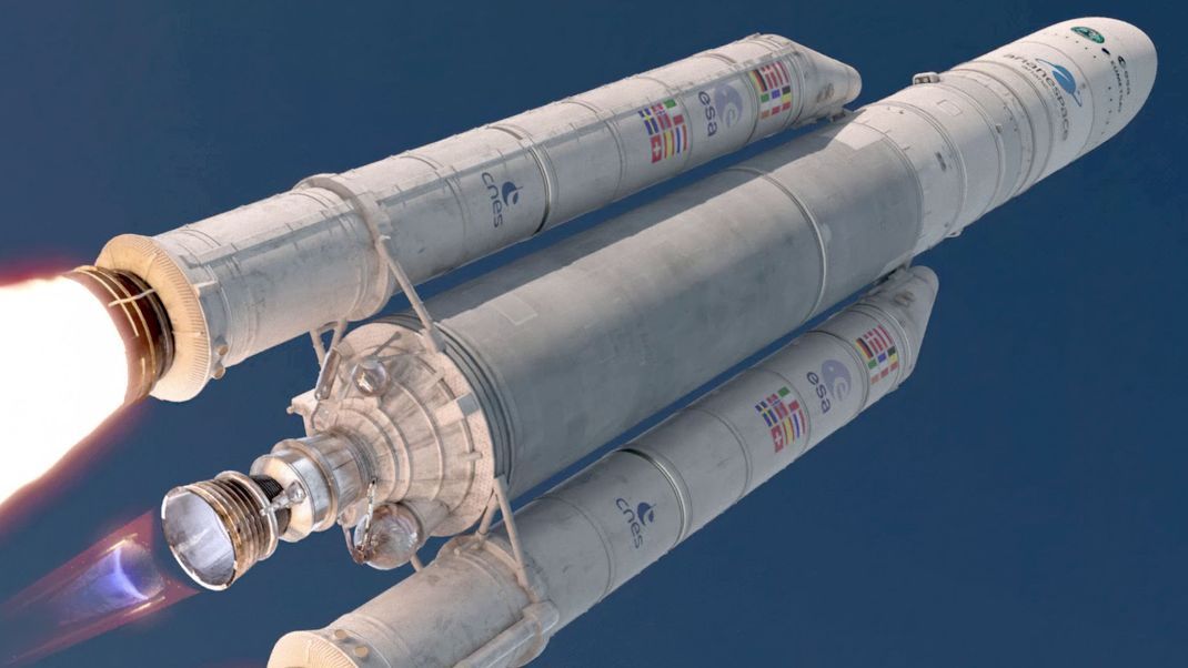 Das Haupttriebwerk der Ariane 5 (Mitte) verbrennt flüssigen Wasserstoff und Sauerstoff zu Wasser.