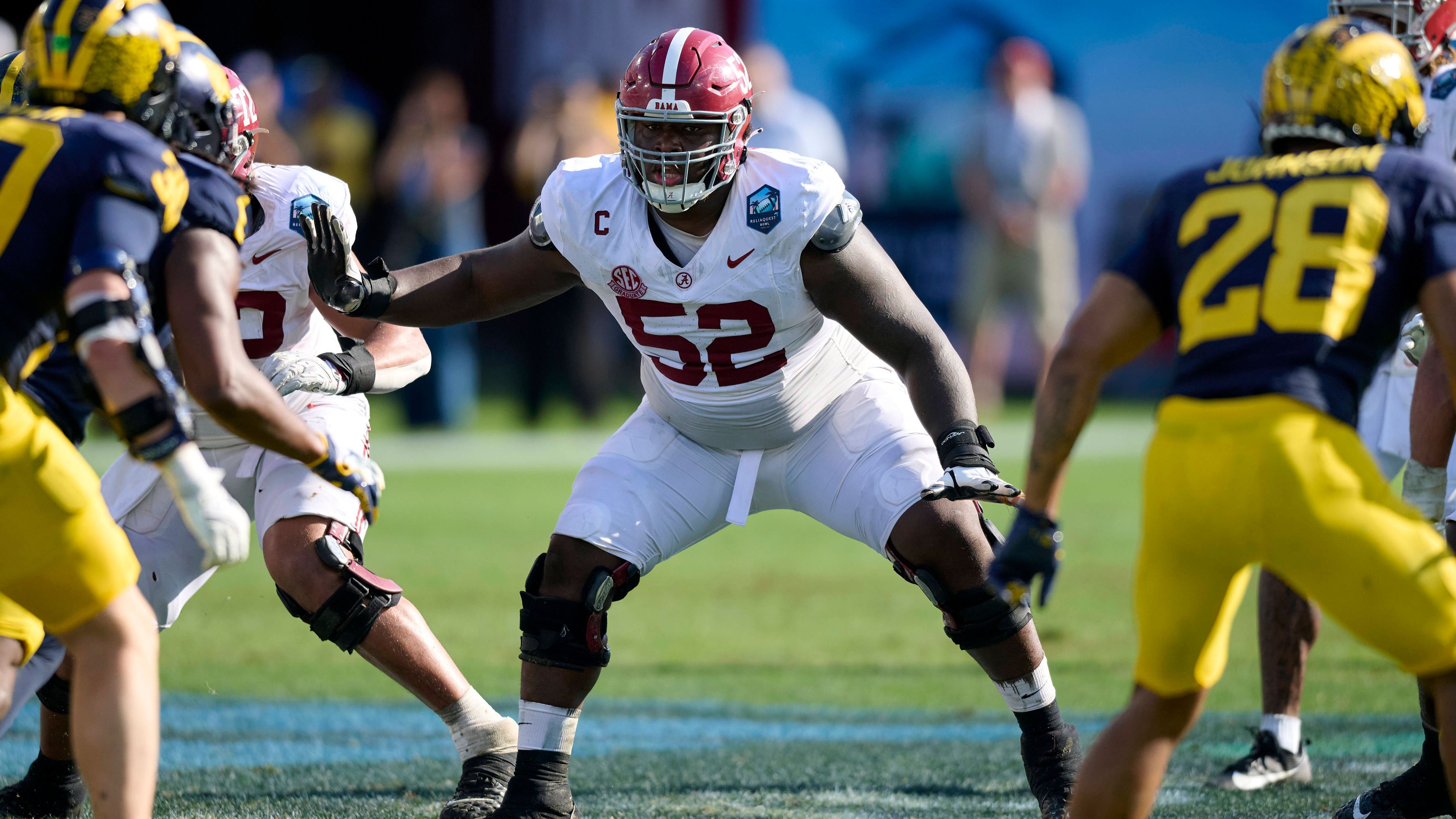 <strong>26. Pick: Los Angeles Rams - G Tyler Booker (Alabama)</strong><br>Die Rams holen sich mehr Robustheit für die wacklige interior Offensive Line. Tyler Booker dürfte in erster Linie als Guard eingeplant sein, Steve Avila könnte in diesem Szenario auf die Center-Position rücken. So oder so: Die Rams brauchen mehr Qualität in der Mitte der O-Line.