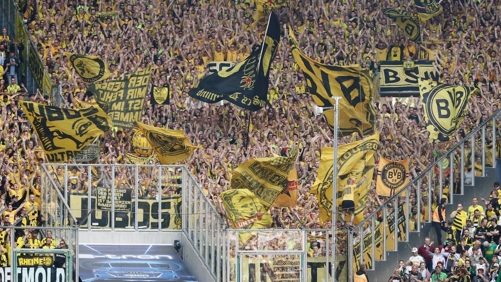 
                <strong>Platz 15 - Borussia Dortmund</strong><br>
                Gesamtstrecke bei allen 17 Bundesliga-Auswärtsfahrten: 5.298 KilometerDurchschnittliche Strecke pro Auswärtsfahrt: 312 Kilometer
              