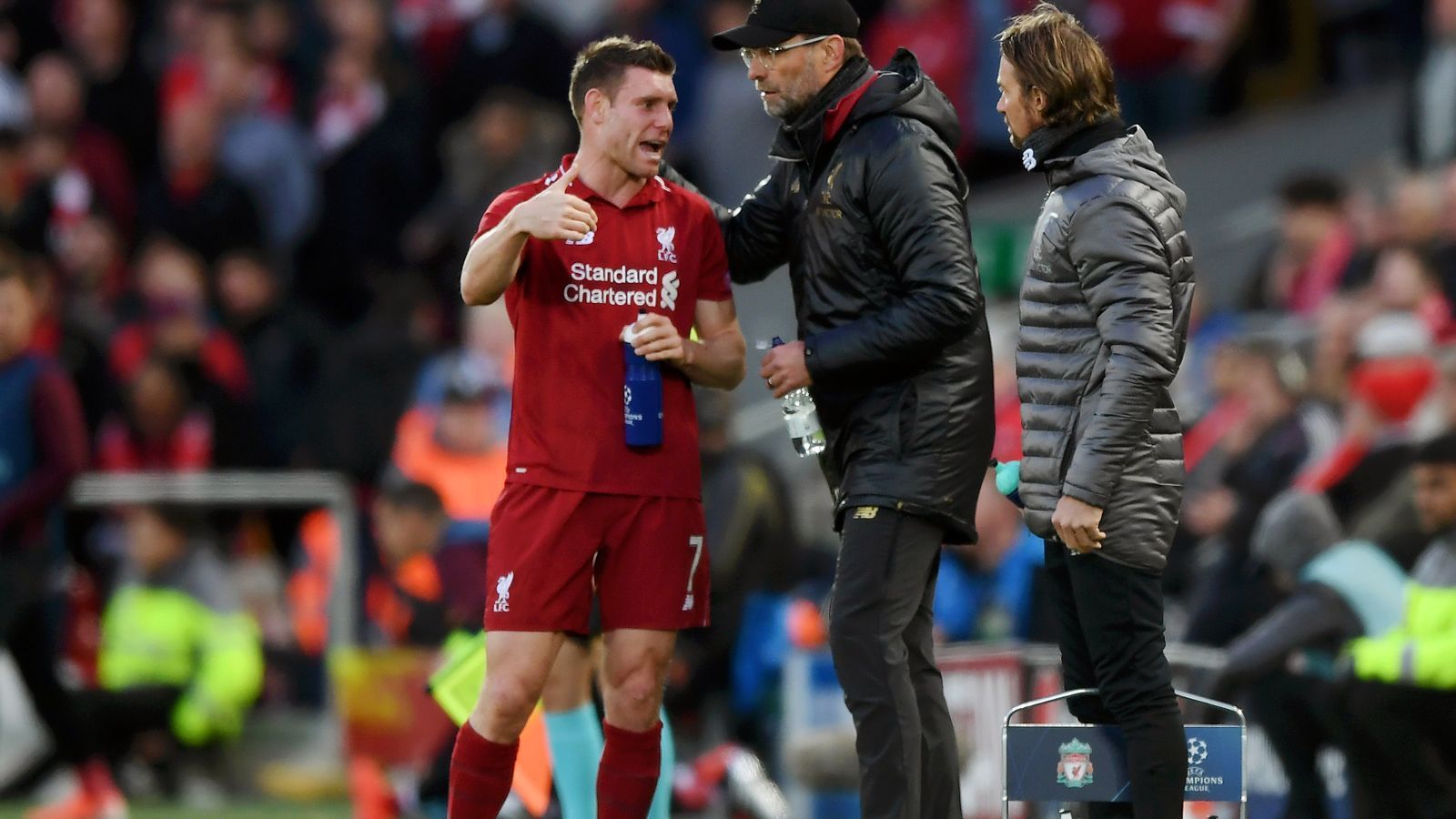 
                <strong>James Milner (FC Liverpool)</strong><br>
                In der 62. Minute für Wijnaldum eingewechselt. Direkt präsent auf dem Platz. Verpasst das 2:0 nur um Haaresbreite (69.). Ordnet sich ohne Abstriche in die tadellose taktische Marschroute der Klopp-Männer ein. ran-Note: 3
              