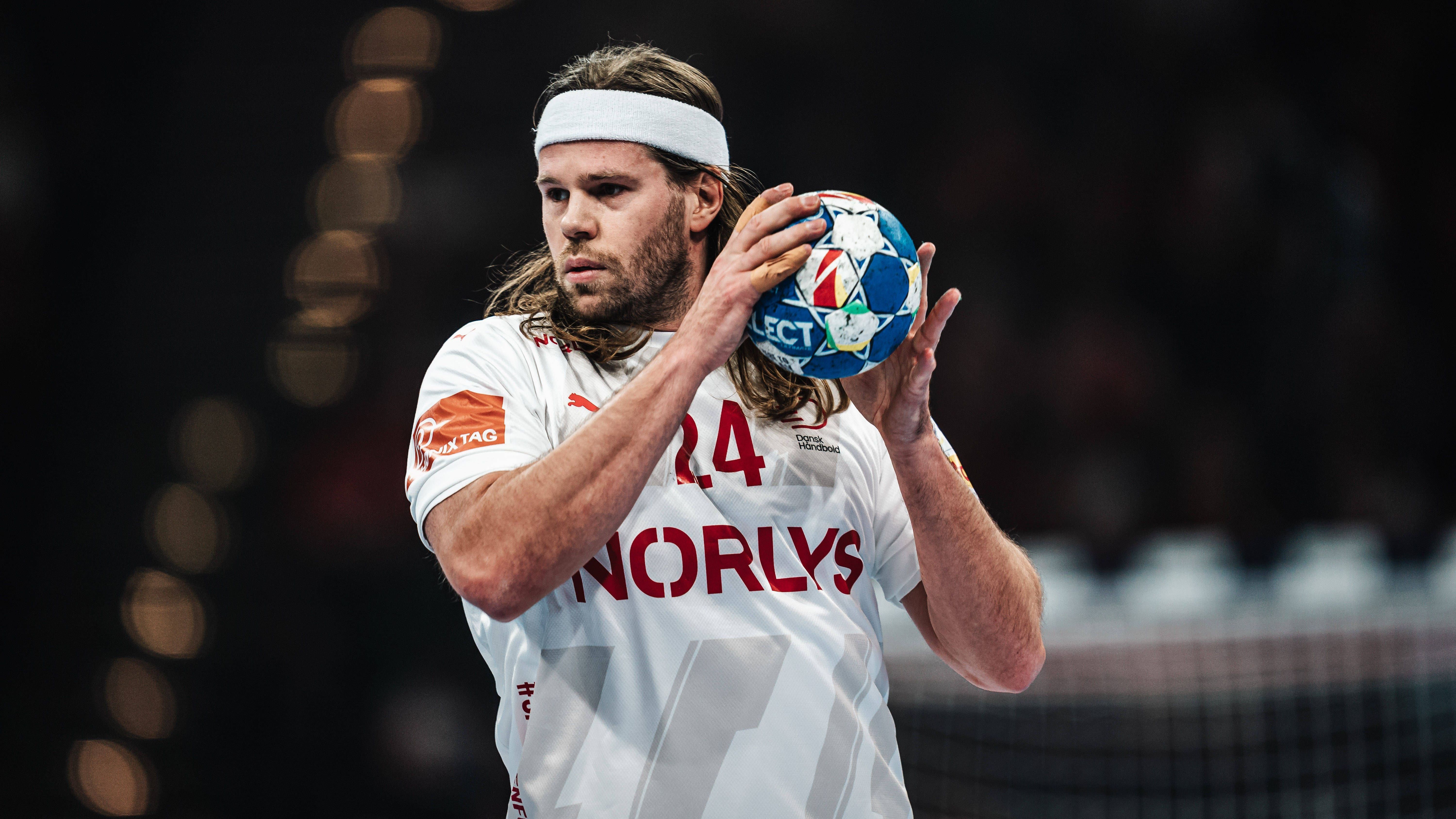 <strong>DHB-Auswahl gegen den Dominator der Handball-Welt<br></strong>Die Superstar-Auswahl holte drei WM-Titel in Folge, ist individuell aktuell jeder Mannschaft der Welt überlegen. <strong><em>ran</em></strong> macht den Gegnercheck - und nennt trotz der klaren Rollenverteilung Gründe für eine Sensation.