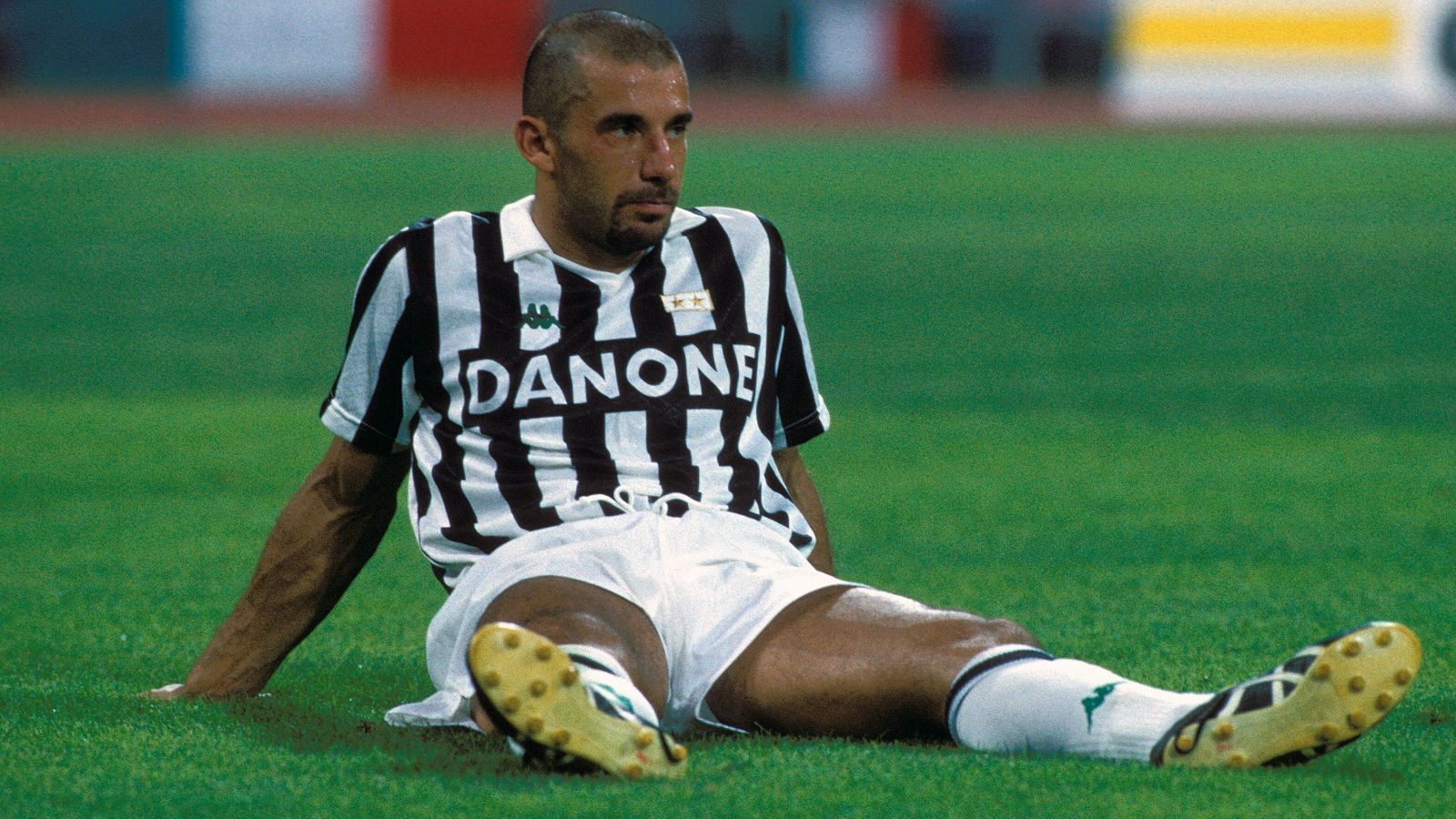 
                <strong>1992: Gianluca Vialli</strong><br>
                &#x2022; Ablösesumme: 16,5 Millionen Euro<br>&#x2022; Aufnehmender Verein: Juventus Turin<br>&#x2022; Abgebender Verein: Sampdoria Genua<br>
              