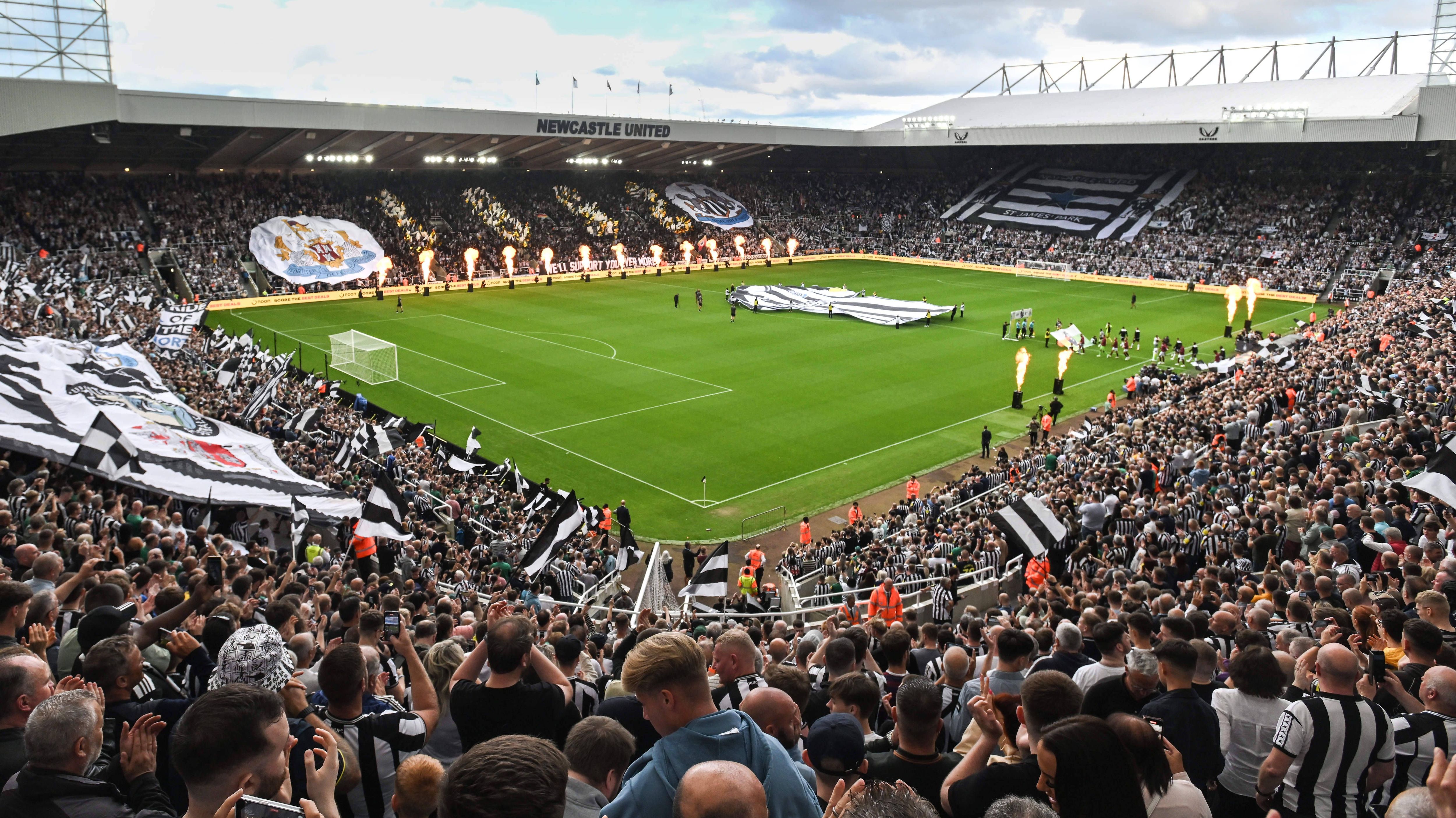 <strong>St. James' Park (Newcastle)</strong><br>• Heimverein: Newcastle United<br>• Fassungsvermögen: 52.305 Plätze<br>• Eröffnet: 1892 (letzte Renovierung: 2000)