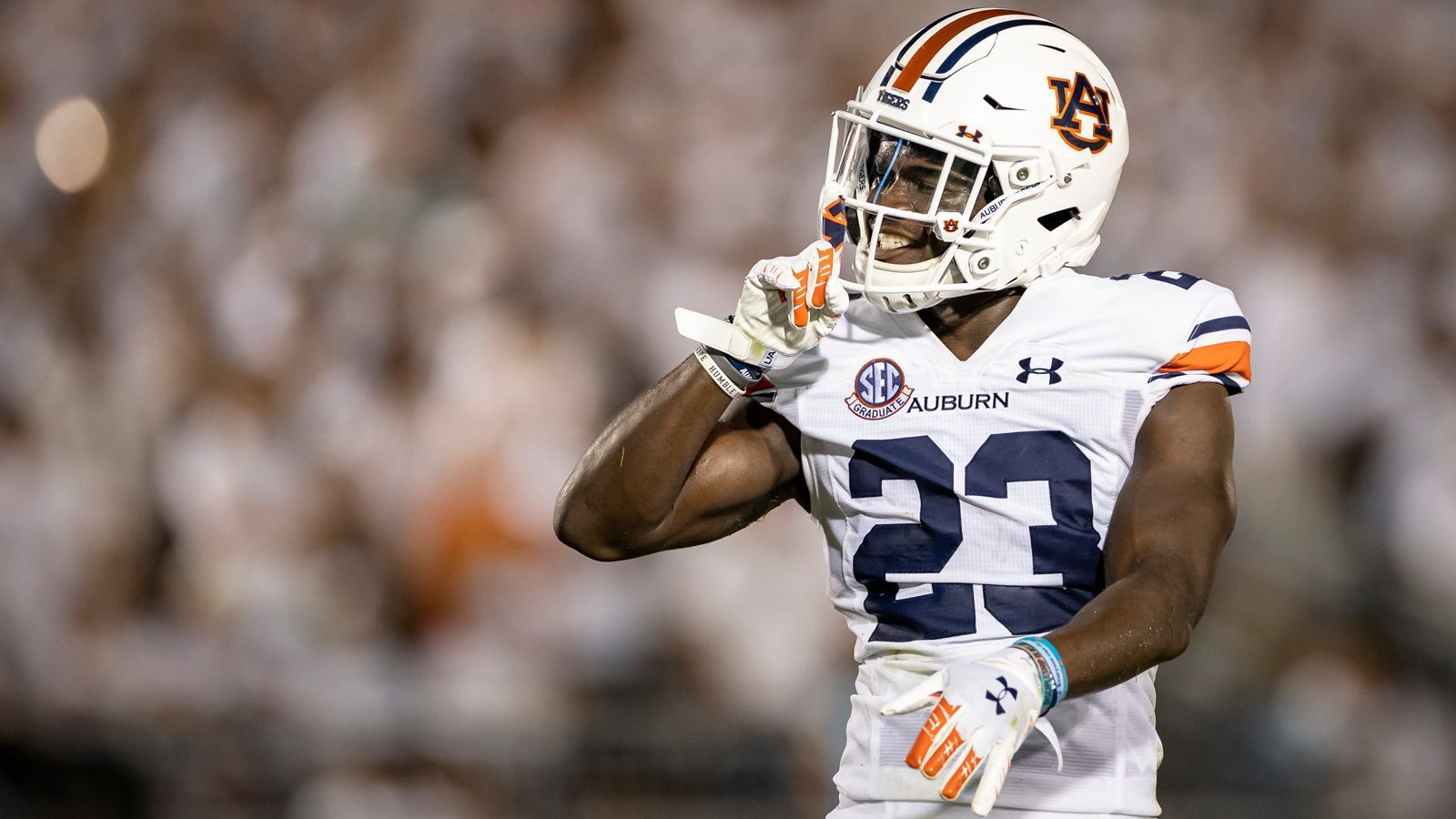 
                <strong>23. Pick: Arizona Cardinals - Roger McCreary, CB, Auburn</strong><br>
                Die Arizona Cardinals werten ihre Secondary auf und sichern sich Cornerback Roger McCreary. Er gilt als starker Tackler, der zusätzlich gute Coverage spielt. So lässt er auch bei gefangenen Bällen wenig Yards im Anschluss zu.
              