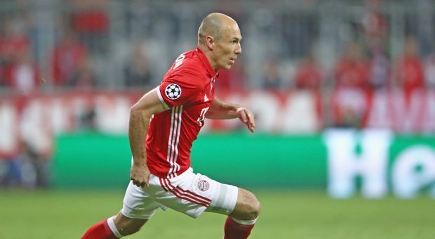 
                <strong>Arjen Robben</strong><br>
                Die Flügelzange der Bayern stellt sich von allein auf. Über rechts kommt Arjen Robben ...
              