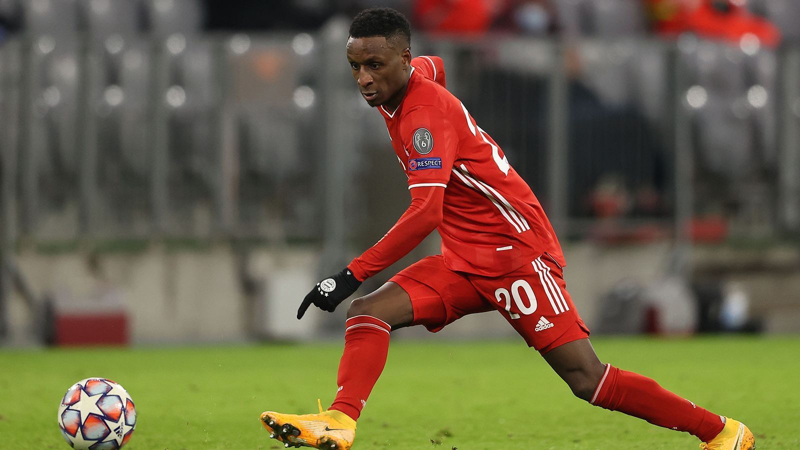 <strong>Bouna Sarr</strong>
<br>Am Deadline Day 2020 verpflichtet Bayern München überraschend den Rechtsverteidiger Bouna Sarr für acht Millionen Euro von Olympique Marseille. Sportlich kann sich der Franzose nicht etablieren und landet schnell auf der Streichliste. Doch der FCB findet keinen Abnehmer und Sarr hat keine Eile, aus dem millionenschweren Vertrag auszusteigen.