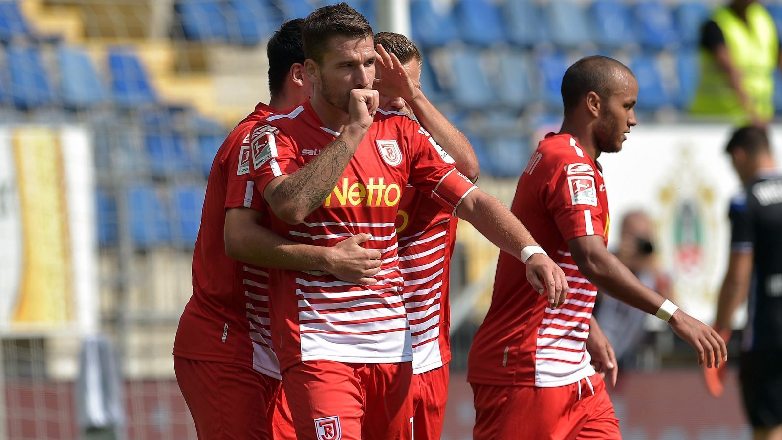 
                <strong>Platz 4 - SSV Jahn Regensburg</strong><br>
                62,29 Prozent der Befragten sehen den SSV Jahn Regensburg als "sympathisch" an.
              