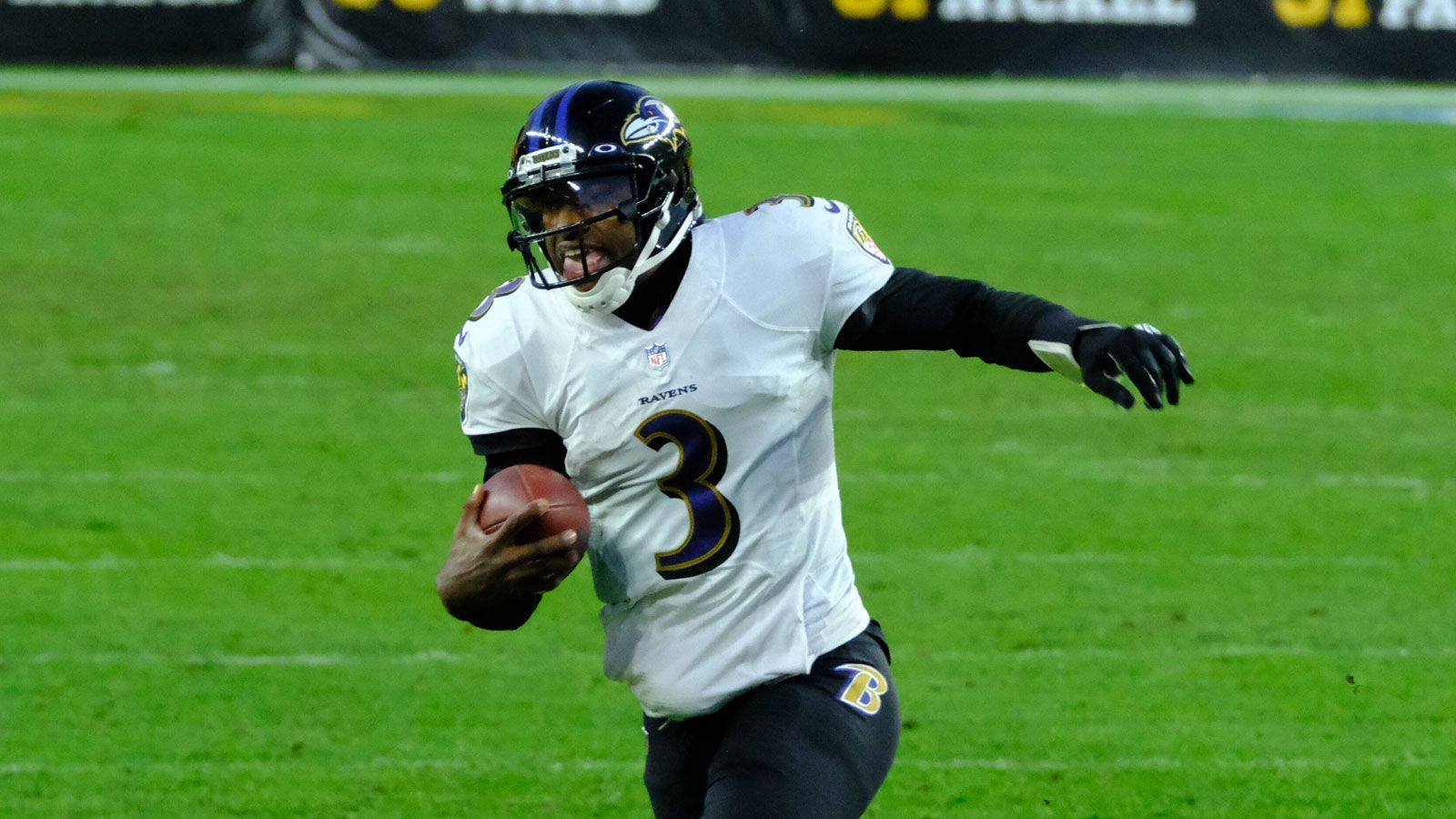 
                <strong>Robert Griffin III (Quarterback)</strong><br>
                &#x2022; Letztes Team: Baltimore Ravens - <br>&#x2022; Status: Unrestricted Free Agent - <br>&#x2022; Letztes Gehalt (Saison 2020): 2.000.000 US-Dollar -<br>&#x2022; Alter: 31 Jahre<br>
              