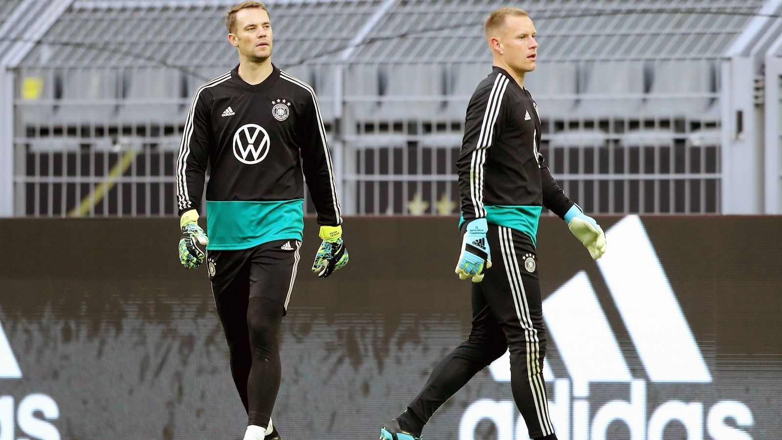 
                <strong>Länderspiel-Einsätze</strong><br>
                Apropos Nationalmannschaft: Natürlich bietet sich auch ein Blick auf die Karriere der beiden deutschen Ausnahme-Keeper im DFB-Team an. Und gerade hier zeichnet sich ein eindeutiges Bild pro Neuer ab, der ab Beginn der Saison 2014/15 40 Länderspiele bestritten hat (von insgesamt 92 Länderspiele für Deutschland). Ter Stegen, der im Mai 2012 für Deutschlands A-Nationalmannschaft debütierte, kam seit 2014 auf 20 Länderspiele (insgesamt 24 Einsätze für das DFB-Team).
              