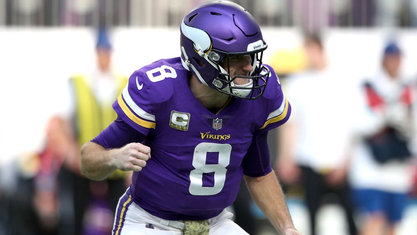 
                <strong>Gewinner: Kirk Cousins (Minnesota Vikings)</strong><br>
                Beim Namen Kirk Cousins scheiden sich in der NFL die Geister. Die einen sagen, er ist niemand, der dir große Spiele gewinnt und die anderen sagen, er ist ein hervorragender Quarterback. Bei der Leistung gegen die Green Bay Packers (34:31) dürfte es aber keine zwei Meinungen geben: "Captain Kirk" hat abgeliefert. 341 Yards, drei Touchdowns und ein starker Game Winning Drive, um Aaron Rodgers beim Stand von 31:31 keine Zeit mehr auf der Uhr zu lassen. Während seine Defense keine Antwort für Rodgers hatte, hat Kirk das Spiel für die Vikings gewonnen. "You like that?!"
              