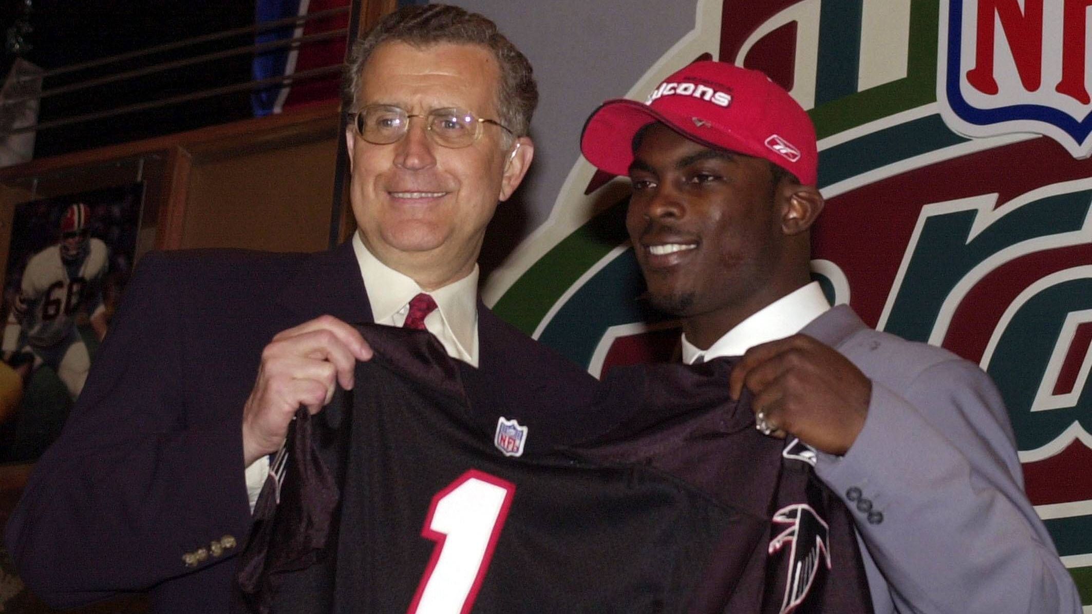 <strong>Michael Vick - 2001</strong><br>Position: Quarterback<br>Draft-Team: Atlanta Falcons<br>Erfolge: 4x Pro Bowl<br>Karriereende: 2015
