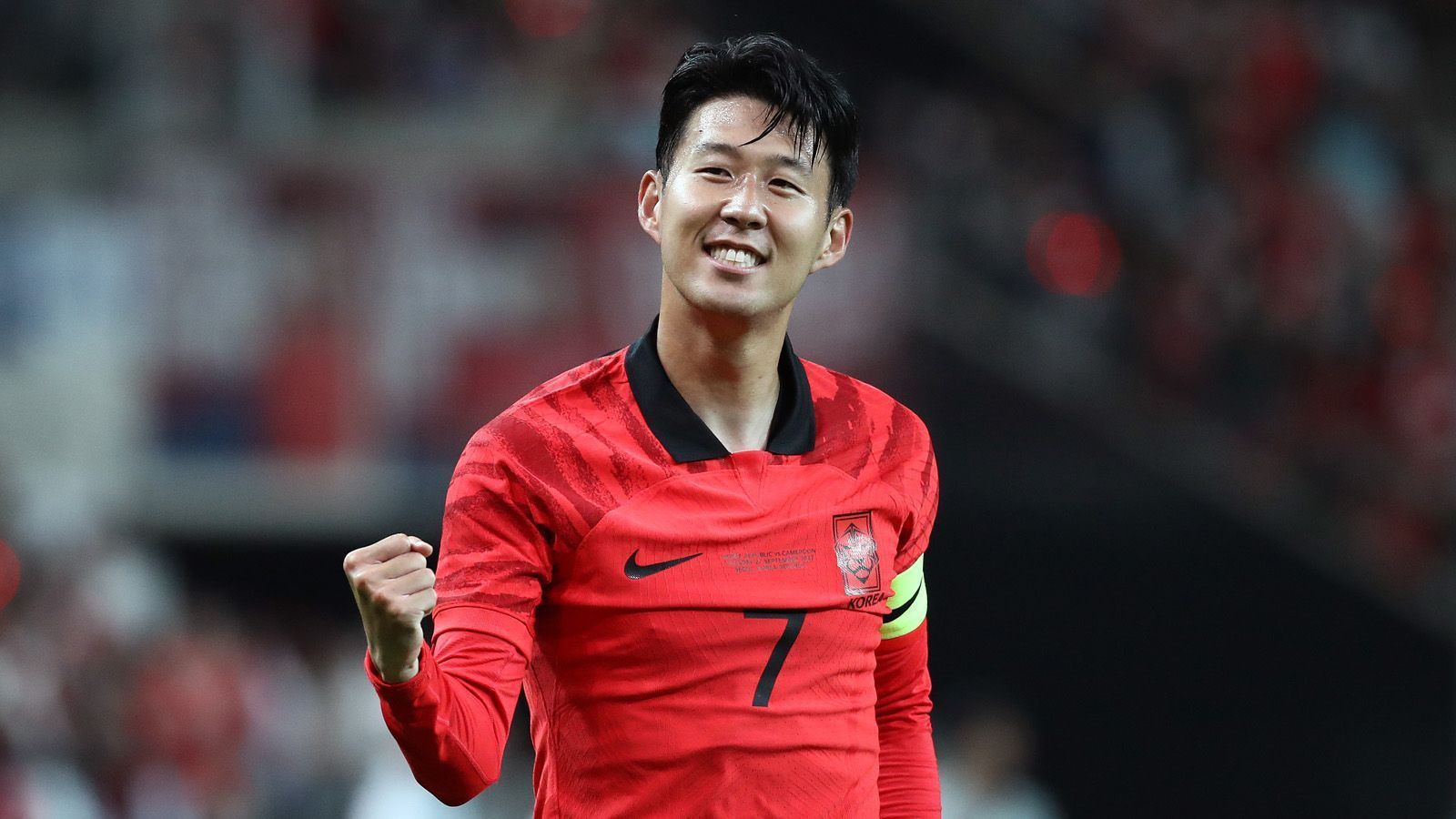 
                <strong>Platz 14: Südkorea</strong><br>
                Ein bisschen Spanien, noch eine prise Niederlande und ein kleiner Schwung Retro-Look durch den Kragen. Das Trikot der Südkoreaner ist von allem etwas. Dennoch nicht schlecht!
              