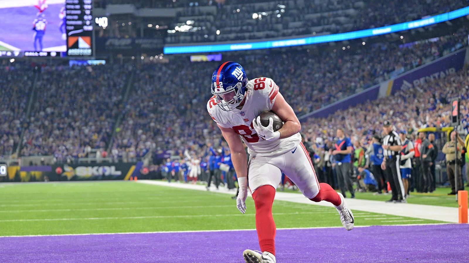 
                <strong>5. Platz: New York Giants</strong><br>
                &#x2022; Starter: Darren Waller<br>&#x2022; Backups: Daniel Bellinger, Lawrence Cager<br>Die Top 5 beginnt mit den New York Giants! Daniel Bellinger setzte als Rookie immer wieder gute Zeichen, auch Lawrence Cager wurde von Head Coach Brian Daboll mehrfach gut in Szene gesetzt. Darren Waller komplettiert das Trio. Die dynamische Anspielstation hatte zuletzt mit Verletzungen zu kämpfen, sammelte dennoch in den letzten vier Spielzeiten über 3.000 Receiving Yards. 
              