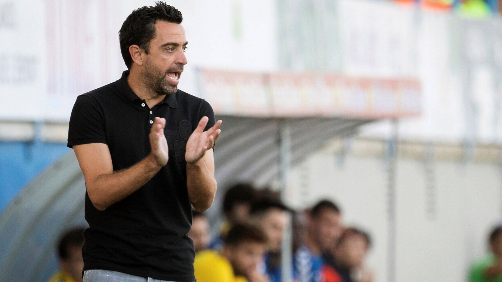 
                <strong>Xavi (Al Sadd)</strong><br>
                Jahrelang war Xavi der Spielgestalter des FC Barcelona und schon zuletzt gab es Gerüchte, wonach der 40-Jährige als Trainer zu den Katalanen zurückkehren könnte. Derzeit macht der frühere Welt- und Europameister erste Erfahrungen als Coach bei Al Sadd (Katar), wo er kürzlich um ein weiteres Jahr bis 2021 verlängerte. "Ich bin glücklich, dass ich weiter Erfahrung als Trainer sammle und vor neuen Herausforderungen stehe. Natürlich wäre es ein Privileg, eines Tages Barca zu trainieren. Dann will ich ein Dream Team mit Jordi Cruyff, Carles Puyol und einigen aktuellen Spielern", sagte Xavi bei "El Pais" mit Blick auf ein mögliches Engagement bei seinem Ex-Klub. Bereits nach dem Rauswurf von Ernesto Valverde war Xavi ein Thema als Barca-Coach. "Im Januar habe ich abgesagt, denn es war nicht der richtige Zeitpunkt. Seitdem hat es keinen Kontakt gegeben", erklärte Xavi. Ob er bei einem wohl bevorstehenden Setien-Rauswurf erneut "Nein" zu Barca sagen würde?
              