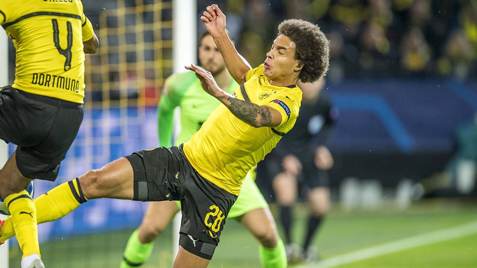 
                <strong>Defensives Mittelfeld: Axel Witsel</strong><br>
                Überragender Mann! Sein erster Warnschuss nach 20 Minuten ist noch eine sichere Beute für Oblak, doch der zweite Versuch sitzt - dank Hernandez, der unhaltbar abfälscht. Einmal schenkt der Belgier die Kugel in der eigenen Hälfte zu leicht her, zum Glück ohne Folgen. Ansonsten umfasst sein Portfolio: Löcher stopfen, Zweikämpfe gewinnen, Ball erobern. ran-Note: 1
              