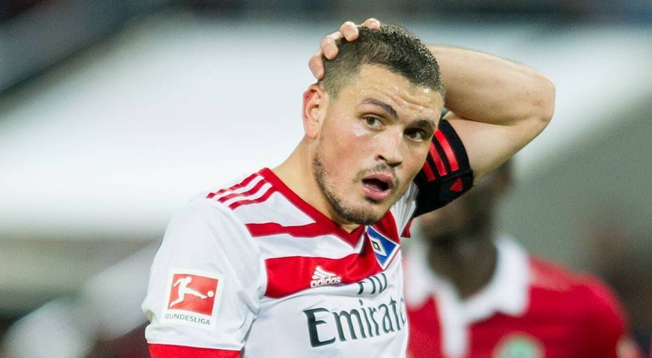 
                <strong>Kyriakos Papadopoulos (6 Millionen Euro)</strong><br>
                In der Rückrunde der Saison 2016/2017 war "Papa" der große Stabilisator in der Innenverteidigung. Auf Wunsch von Trainer Markus Gisdol wurde der Leihspieler im vergangenen Sommer fest verpflichtet. Die Ablösesumme von sechs Millionen Euro ist nur auf dem ersten Blick ein Schnäppchen. Je nach Einsatzhäufigkeit kommen laut der Bild-Zeitung Nachzahlungen von bis zu drei Millionen Euro hinzu.
              